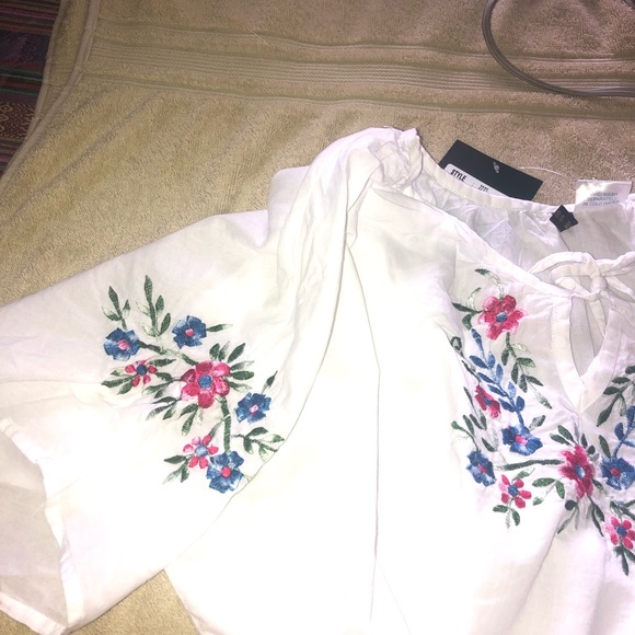 Beautiful blouse - Picture 8 of 8